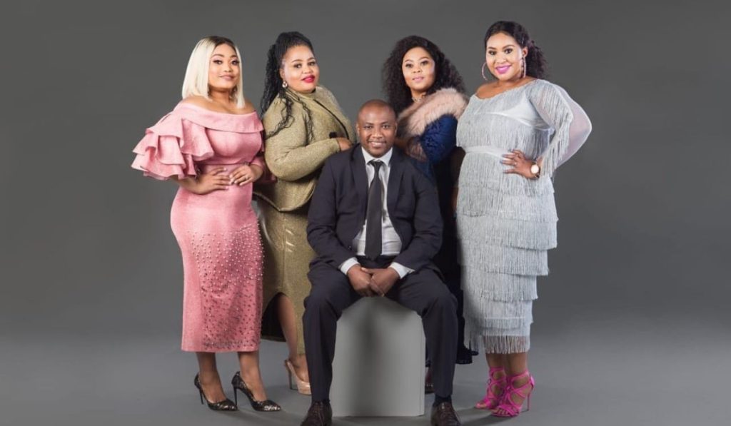 Musa Mseleku with his four wives (Image Credit: Instagram@musamseleku)