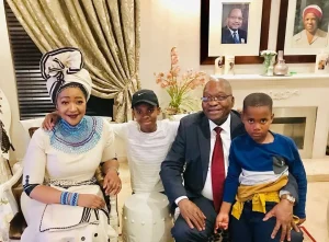 Jacob Zuma and his wife and children-Image Source@Twitter