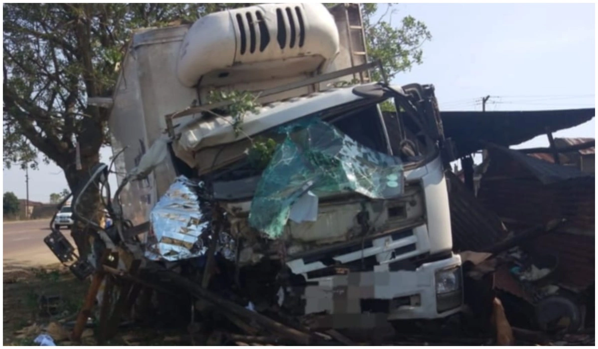 Residents Loot Dairy Truck While Driver Lies Dead