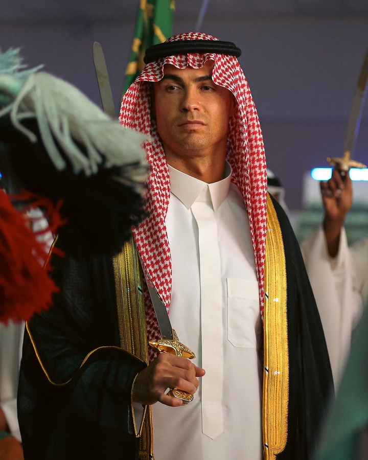 Cristiano Ronaldo Royal Saudi OutfitThobe