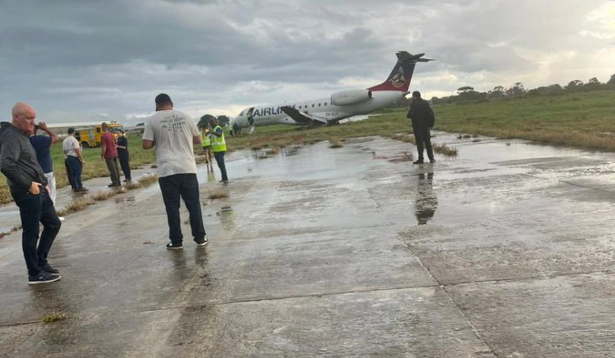 Airlink Plane Runway Mozambique